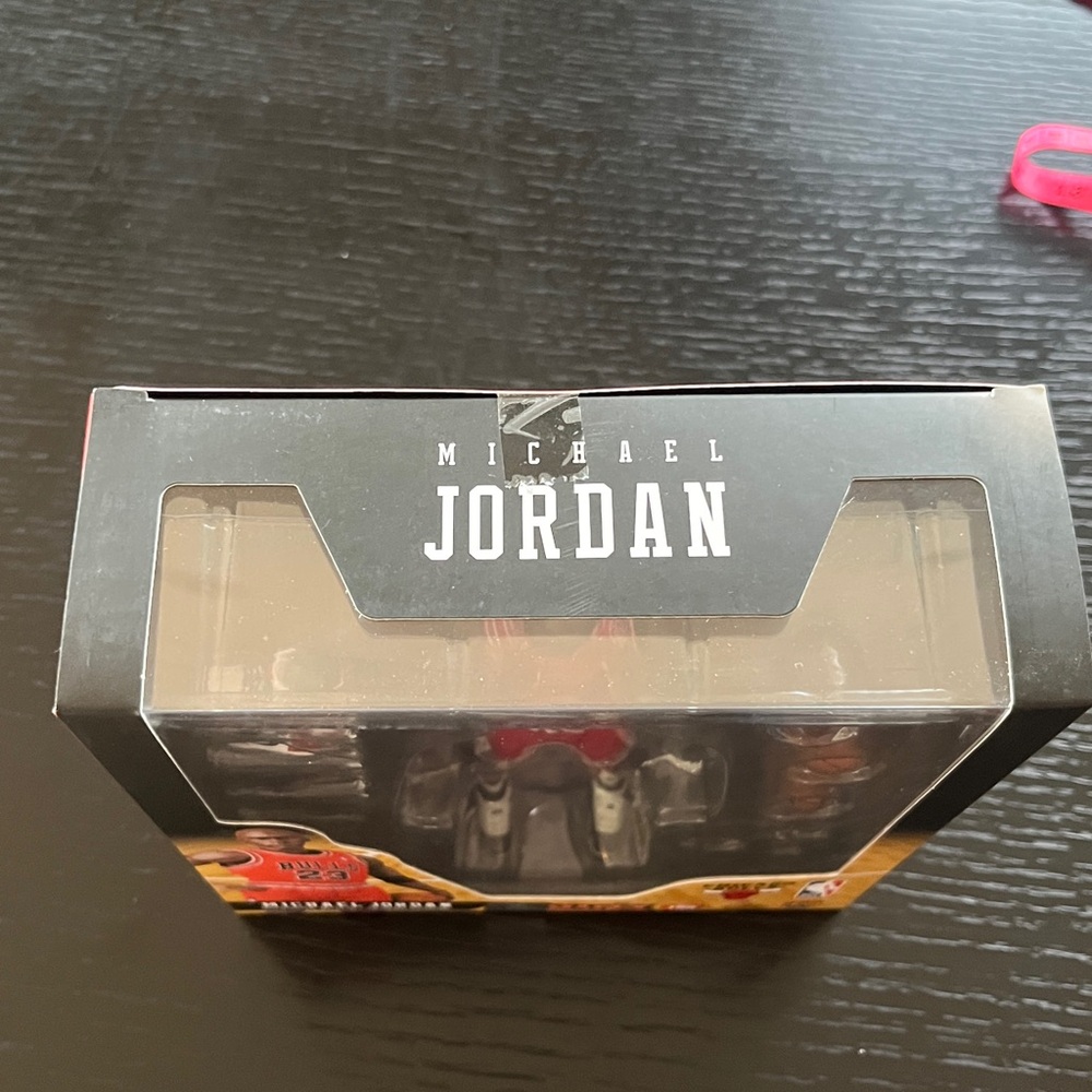 Medicom Toys MAFEX No.100 NBA Chicago Bulls Michael Jordan Figure (NIB) - Picture 4 of 16
